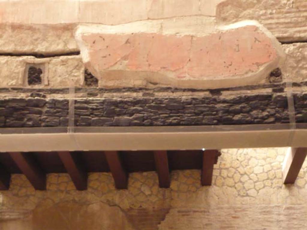 Ins.VI.21, Herculaneum. May 2009. Detail of carbonized beams from upper floor.
Photo courtesy of Buzz Ferebee.